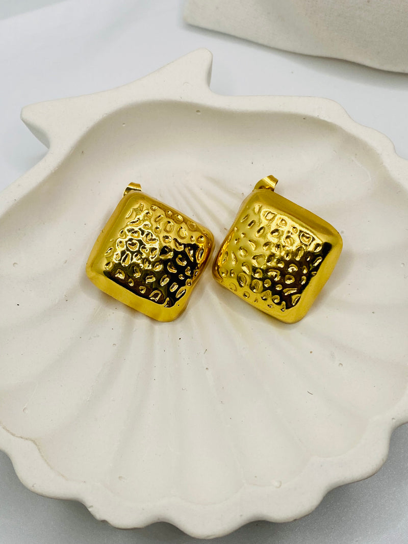 The Gilded Crater Studs