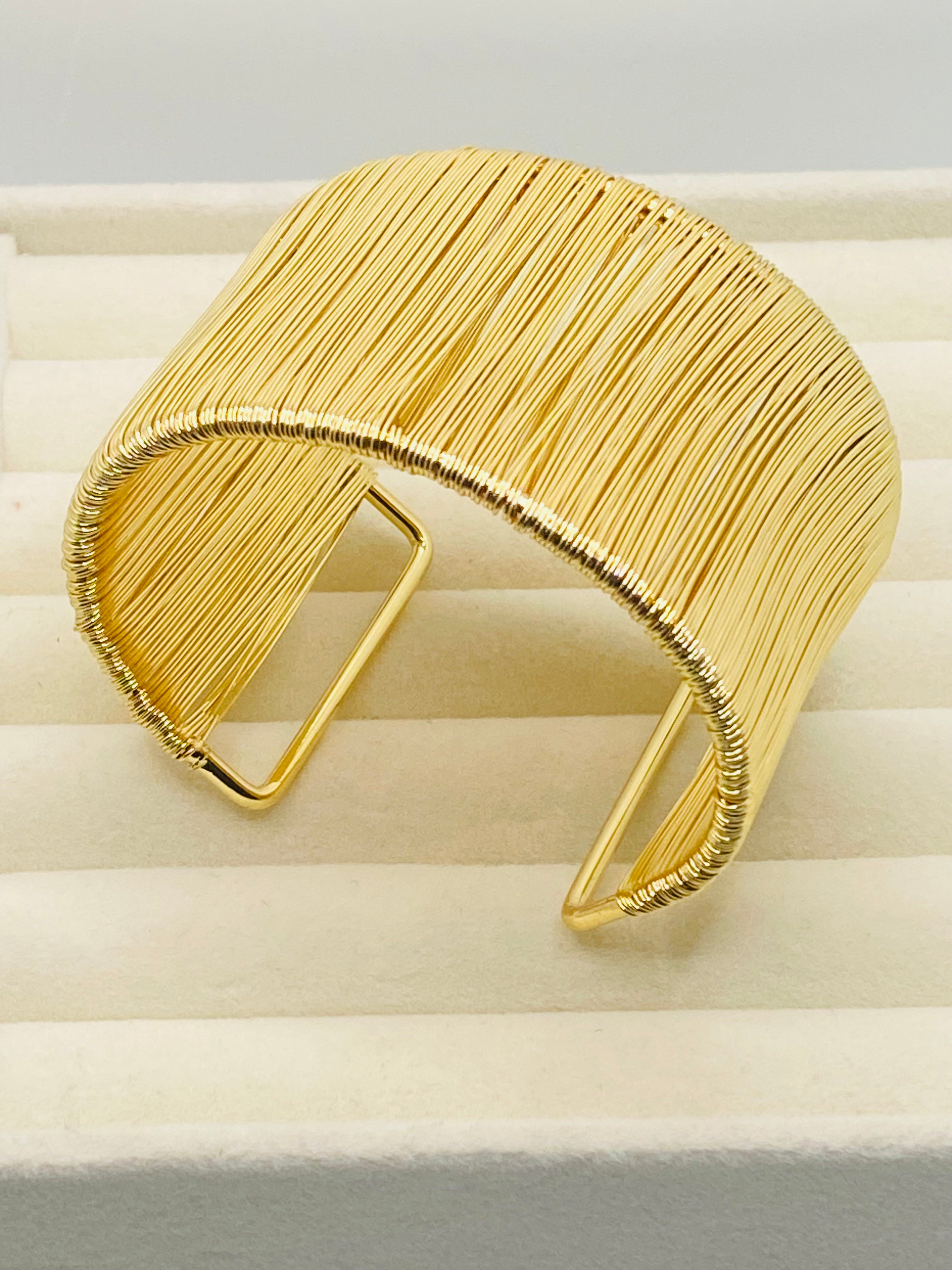 The Ribbed Crystal Wrap