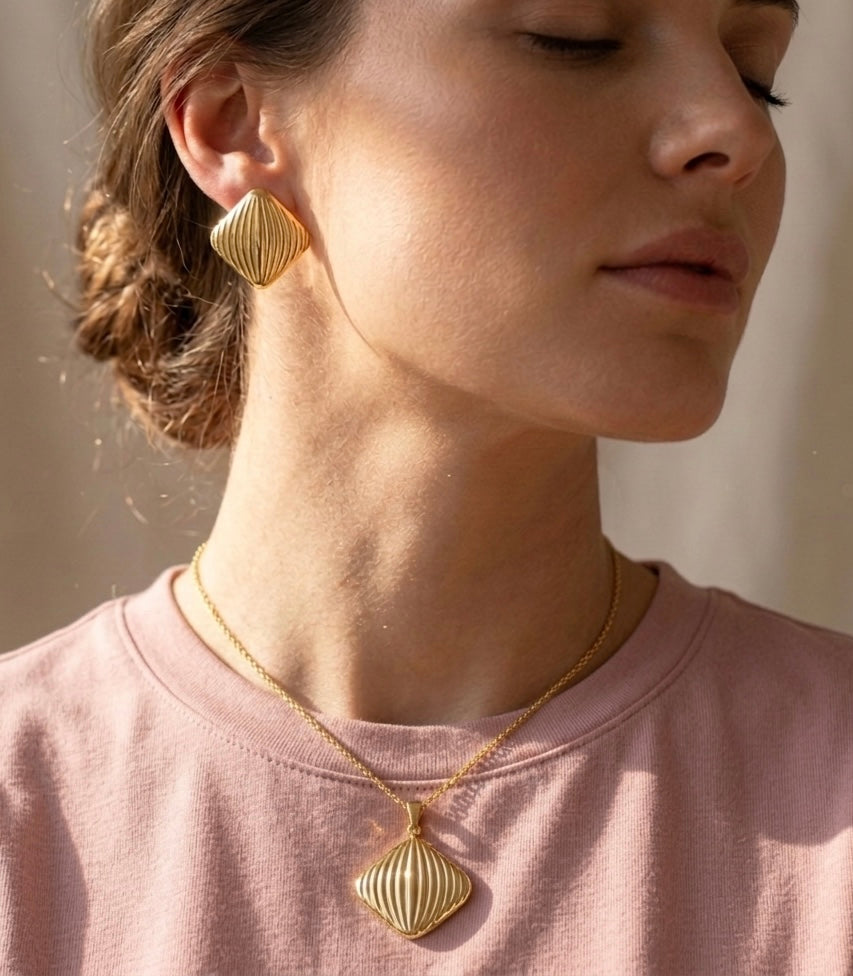 The Geometric Scalloped Set