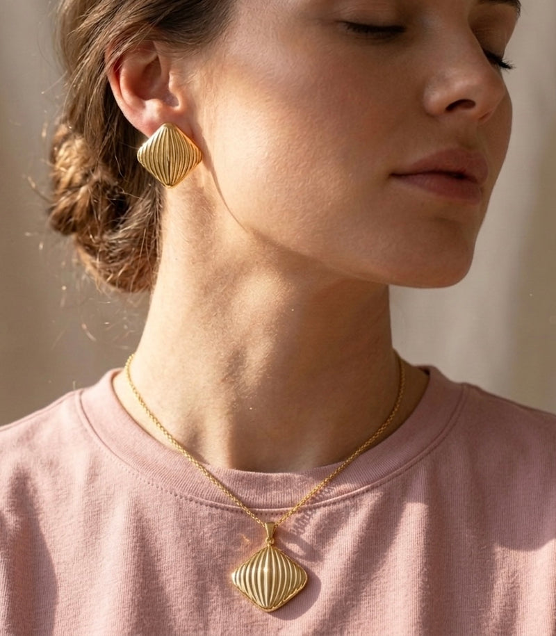 The Geometric Scalloped Set