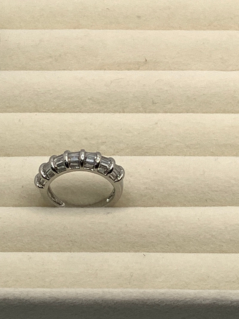 The Bold Baguette Bar-Set Band(silver)Size (18)